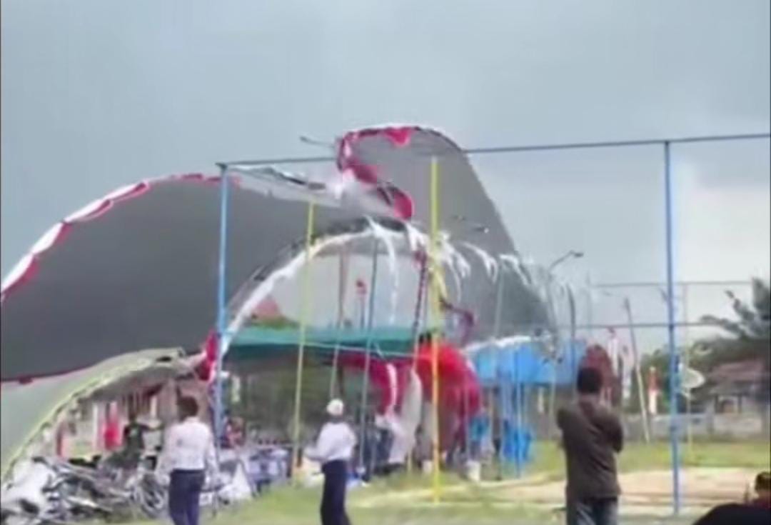 Insiden Tenda Ambruk Warnai Upacara Penurunan Bendera di Mentaya Hilir Selatan