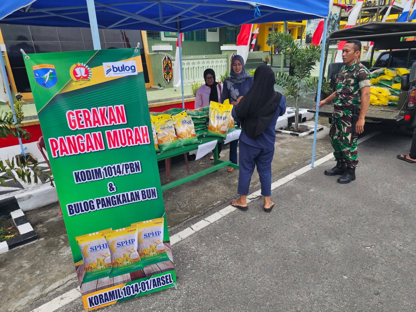 Koramil Arut Selatan Gelar Pasar Murah, Ringankan Beban Warga di Tengah Lonjakan Harga