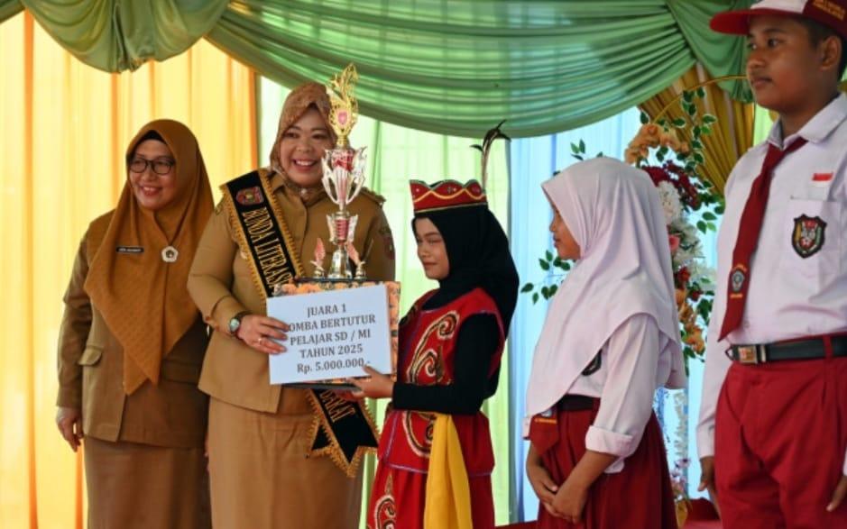 Bupati Kobar Resmi Buka Pekan Literasi 2025, Hadirkan 448 Judul Buku Baru