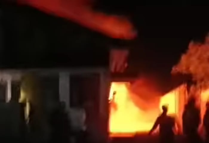Garasi Terbakar di Pangkalan Bun, Satu Mobil Hangus Dilalap Api