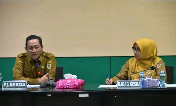 Pj Sekda Katingan Pimpin Rapat Penyaluran Bantuan Pendidikan 2025