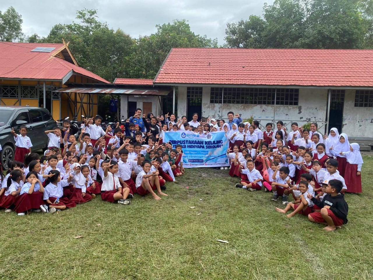SMK Negeri 1 Timpah Dorong Literasi Siswa Lewat Perpustakaan Keliling