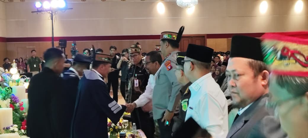 Gubernur Agustiar Sabran Ajak Wisudawan UMPR Wujudkan SDM Unggul dan Berkarakter