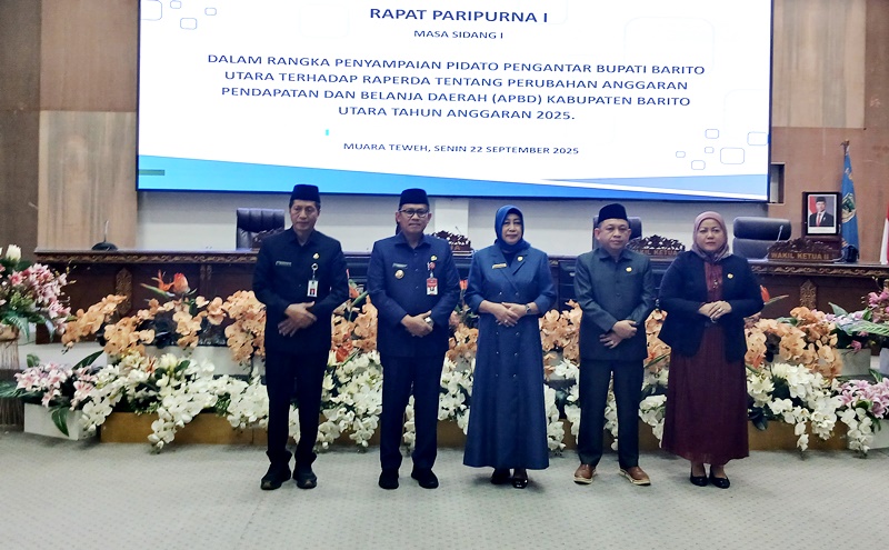 Pj Bupati Sampaikan Perubahan RAPBD-P 2025 di DPRD Barito Utara