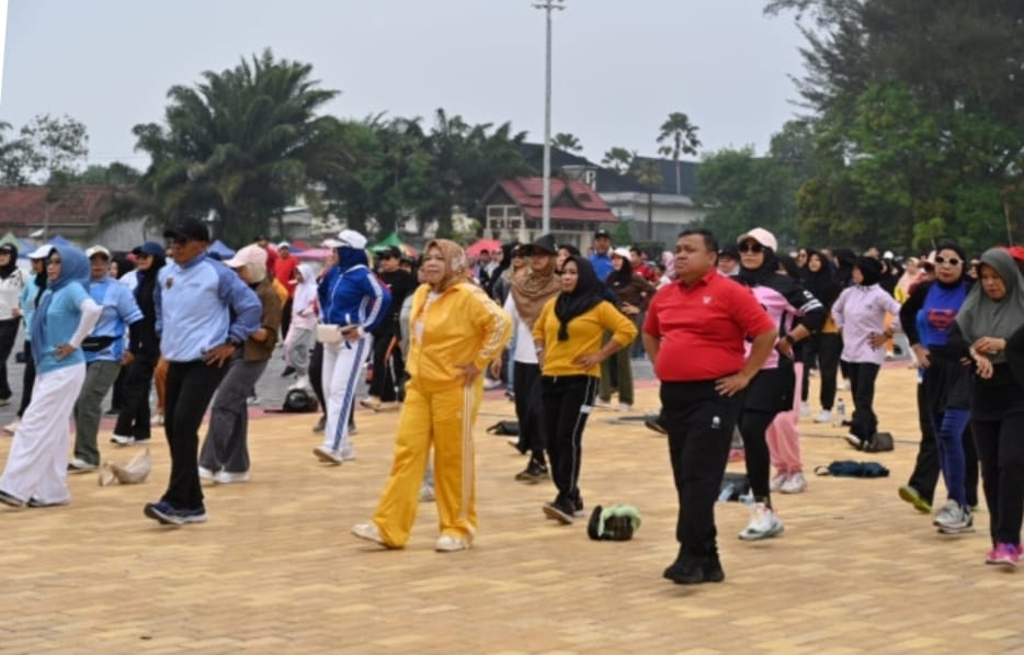 Senam Massal Warnai Peringatan Haornas 2025, Bupati Kobar Ajak Warga Hidup Sehat