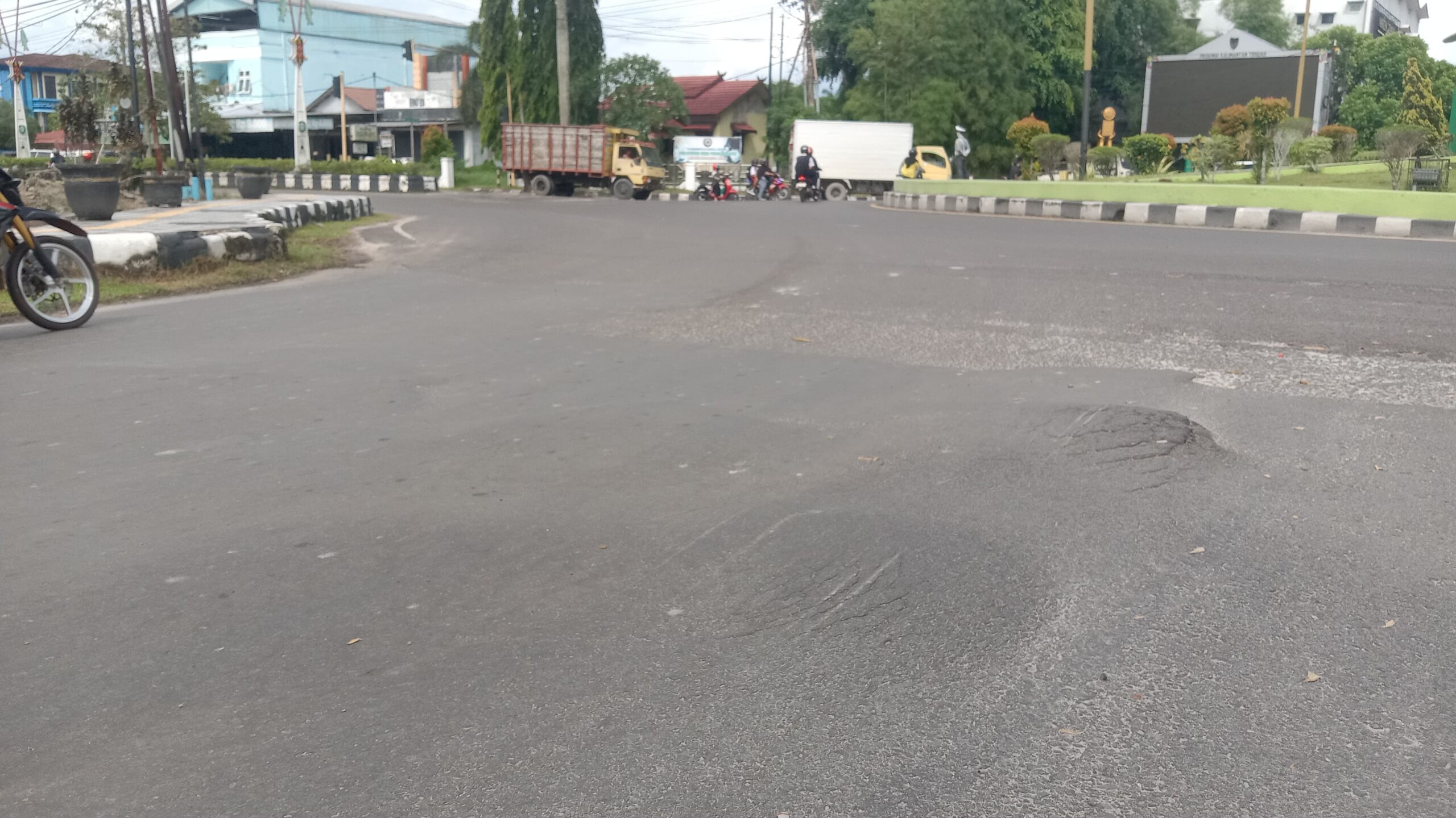 Jalan di Bundaran KB dan Polres Kotim Bergelombang, Pengendara Keluhkan Bahaya
