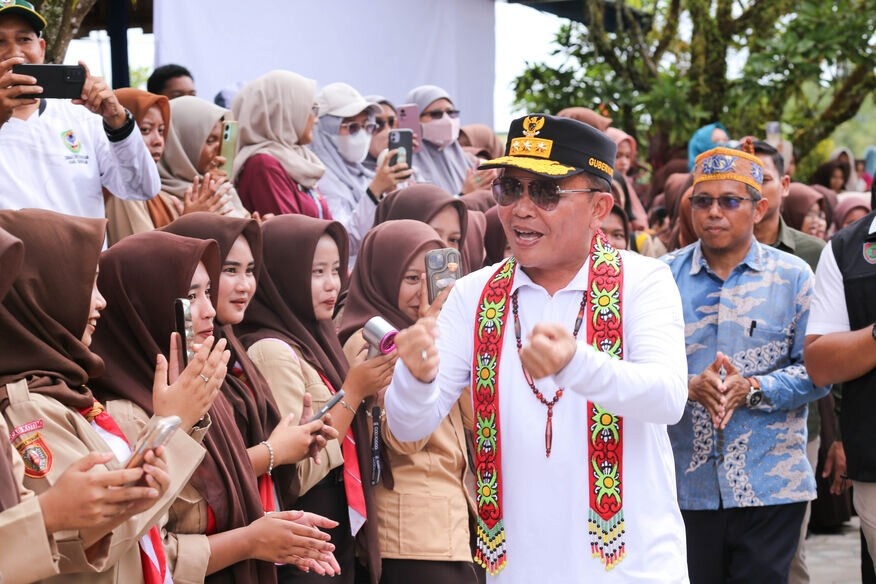 Gubernur Tinjau Digitalisasi SMKN 1 Hanau