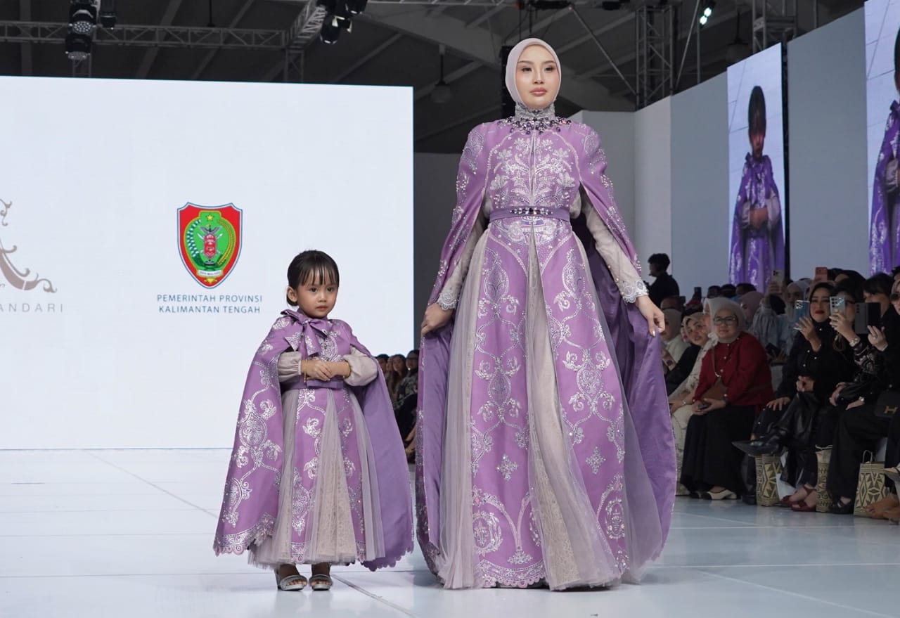 Wastra Kalteng Tampil Memukau di JFW 2026, Angkat Filosofi Huma Betang